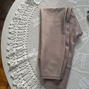 ALO Yoga Leggings in Beige